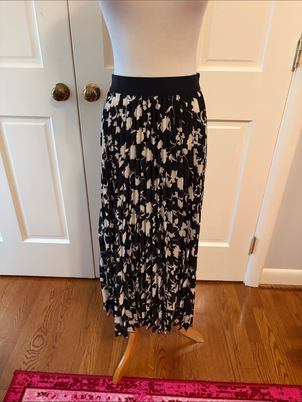 Black and White Pleated Floral Maxi Skirt